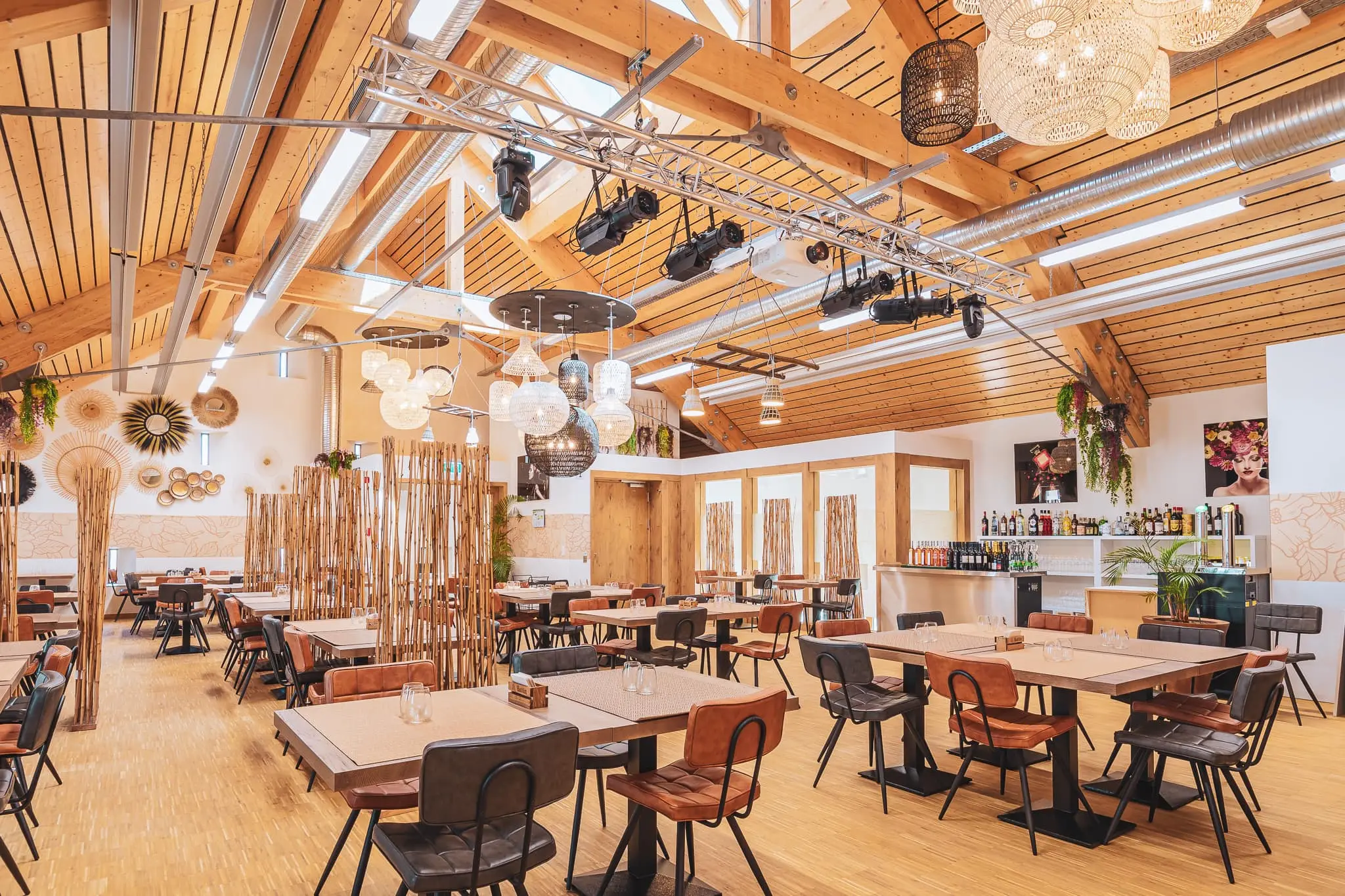 Salle de banquet décorée